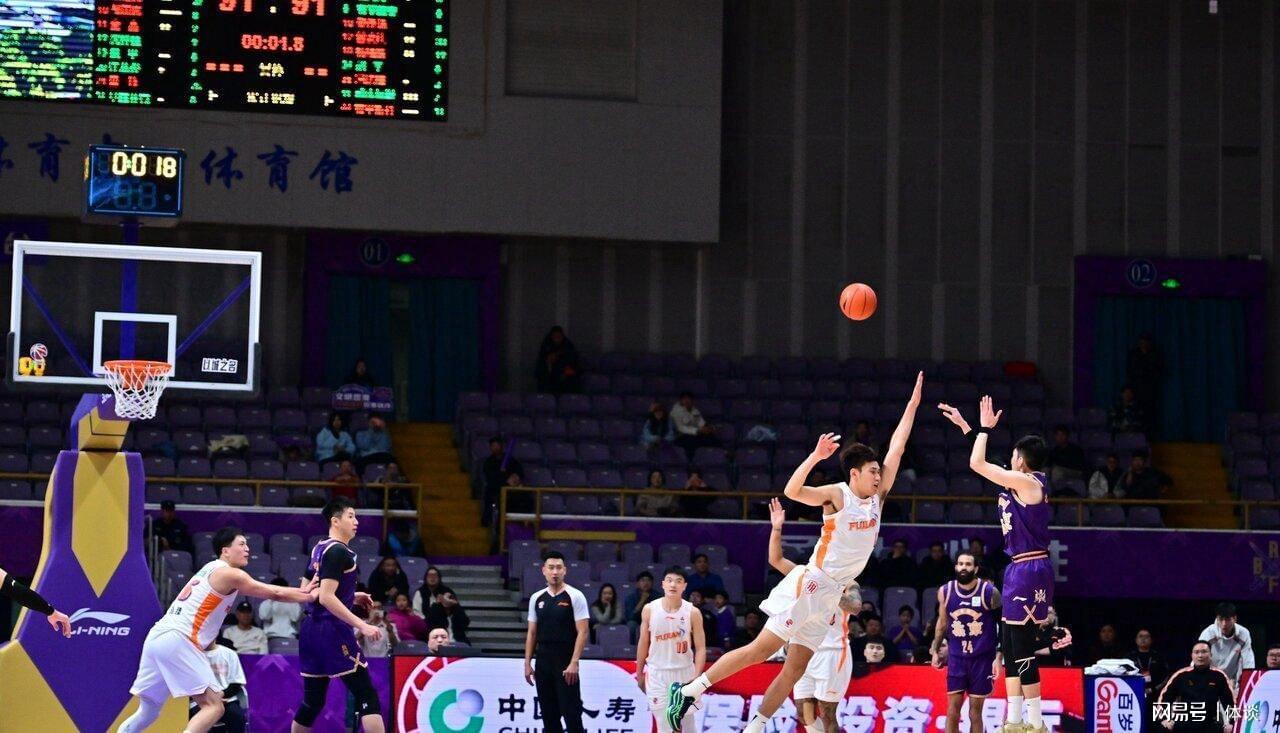 B体育官方网站-廖三宁搅黄曾凌炫生涯之夜 林庭谦手冷天津心热 四川男篮依旧稳定