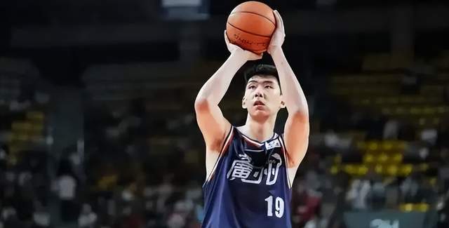 CCTV16直播!今晚7点半,CBA季后赛打响,广东德比,徐昕挑战杜锋